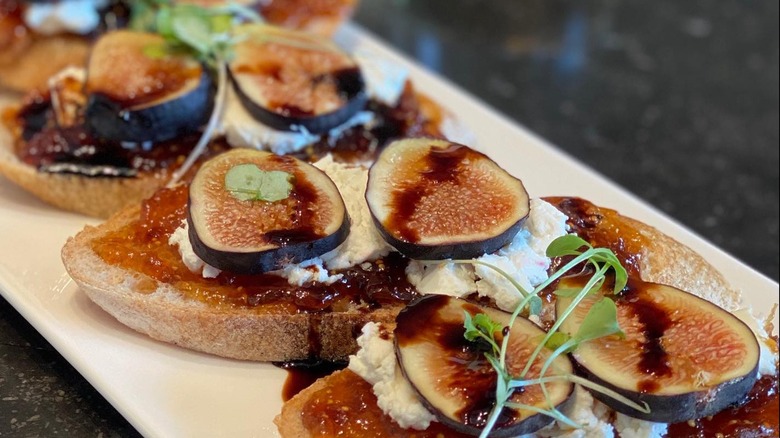  Ina Garten's Fig and Cheese Toasts