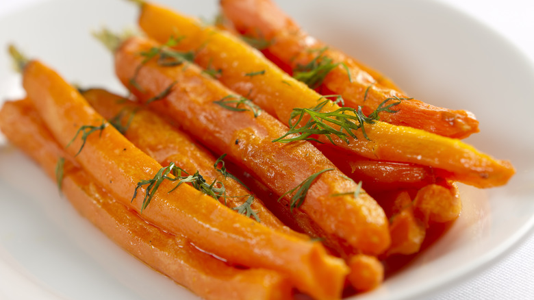 overhead of rosasted carrots