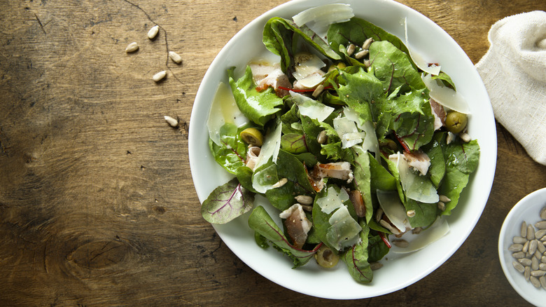 Leafy green salad in a bowl