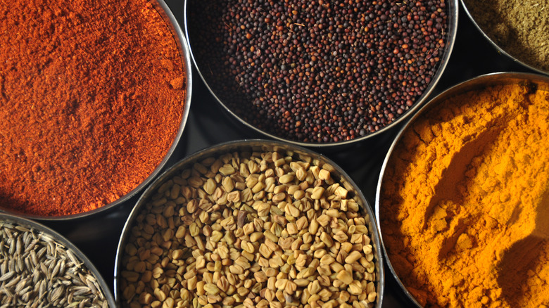 Dishes of Indian spices 