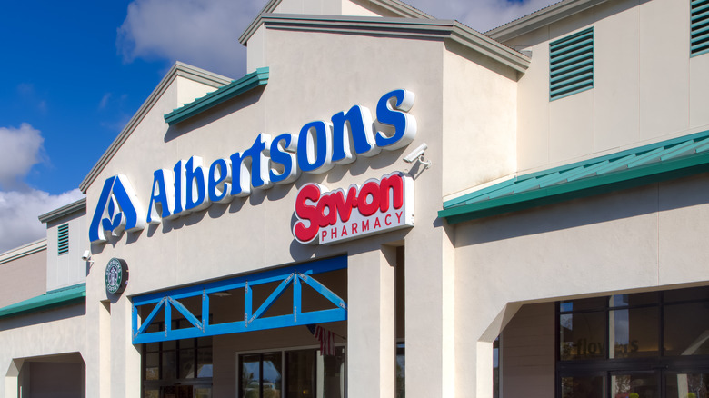 An Albertson's grocery store location