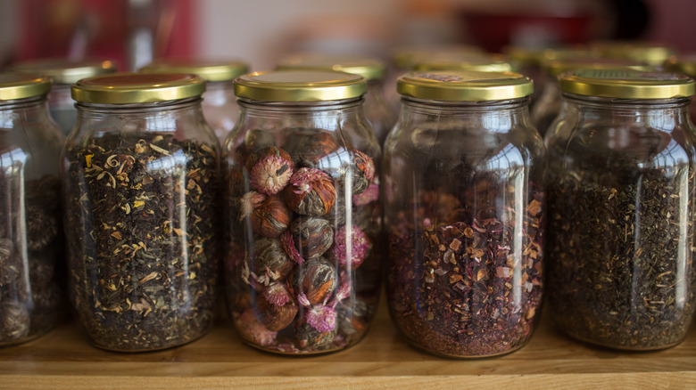 jars of looseleaf tea