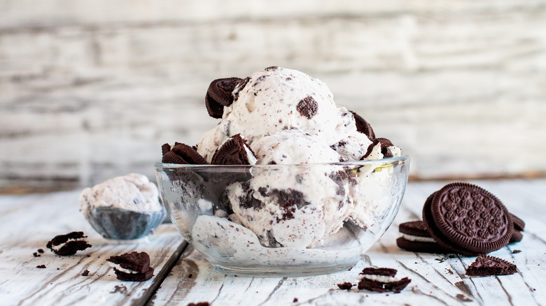 Cookie ice cream in bowl