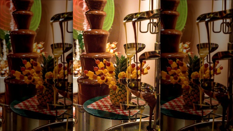 chocolate fountain fondue