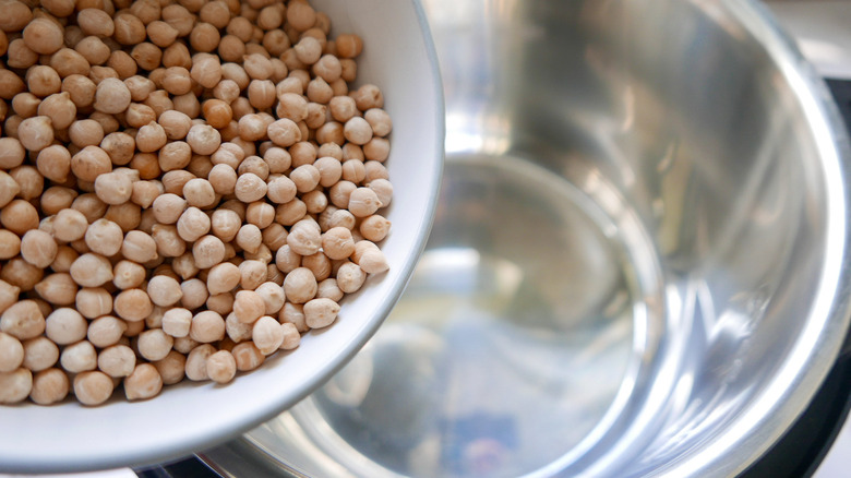 chickpeas in a bowl 