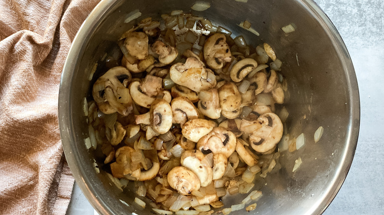 mushrooms in bowl