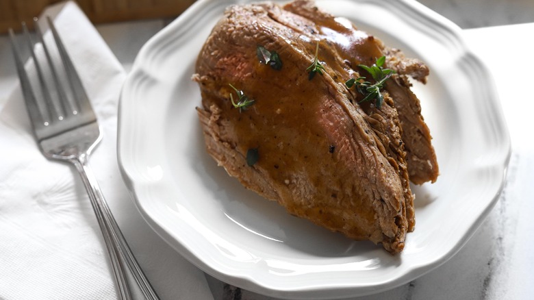 tenderloin on plate 