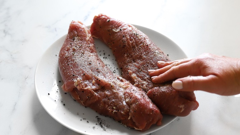 tenderloin with salt and pepper 