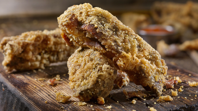 Coated and fried ribs 