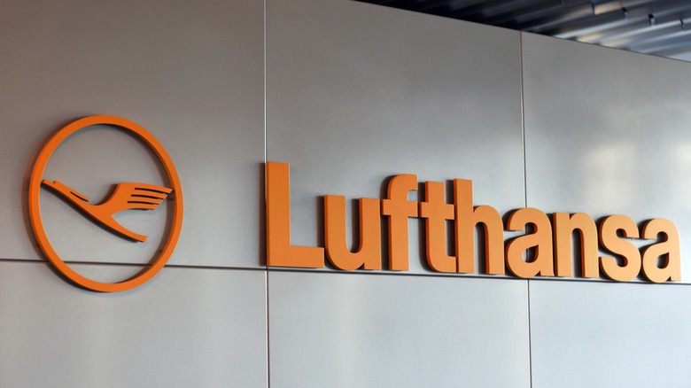 Lufthansa Frankfurt sign