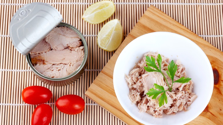 Tuna in can and bowl