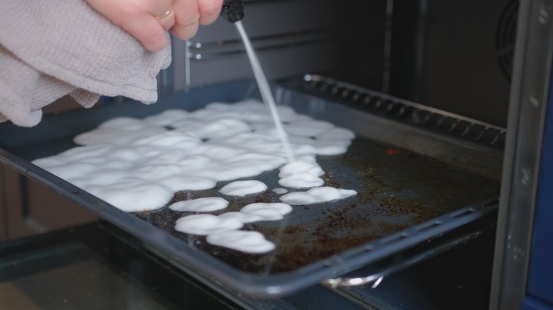 Cleaning oven drip pan