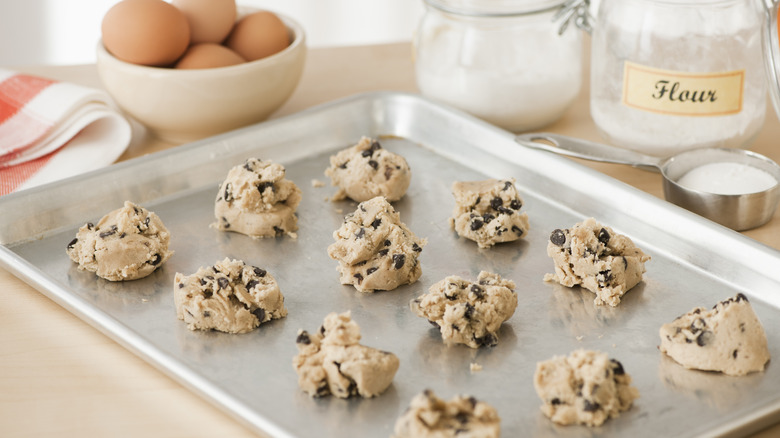 Cookie dough balls on baking sheet