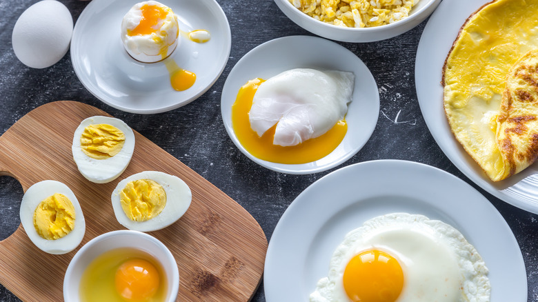 raw and cooked eggs