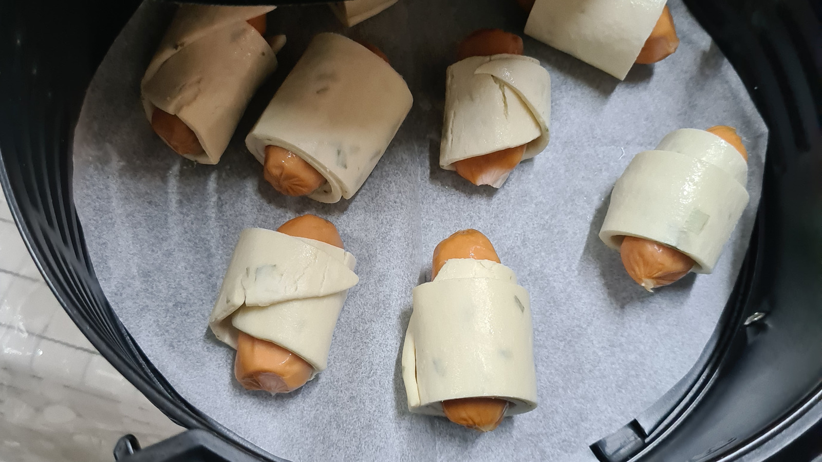 Can You Put Parchment Paper In An Air Fryer? - The Conscious Plant