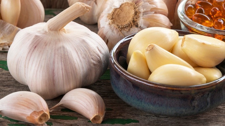 garlic bulb and peeled clove