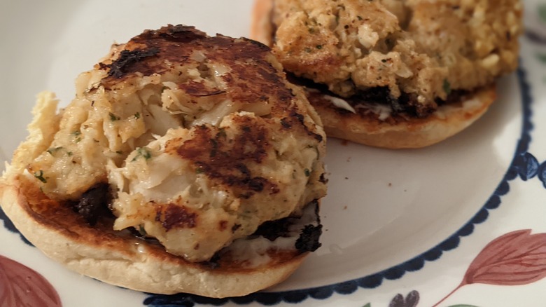 Sizzlefish crab cakes on buns