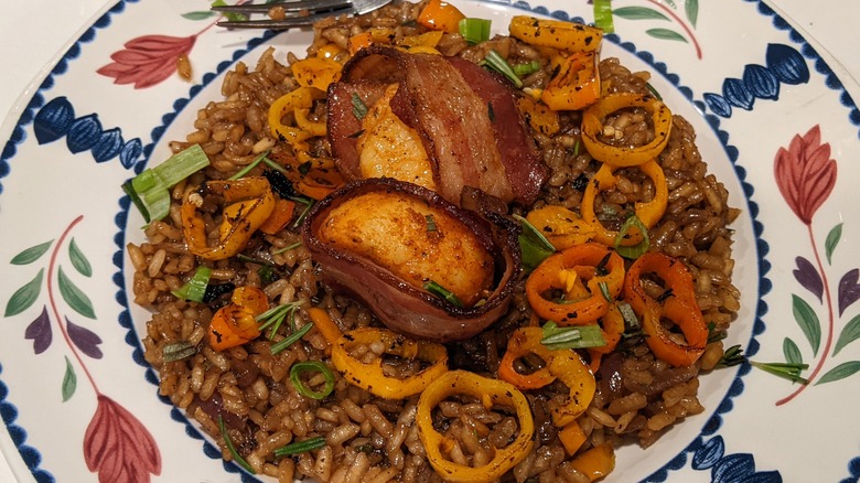 Sizzlefish bacon-wrapped scallops rice