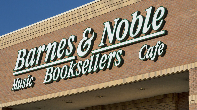 Barnes & Noble store front sign