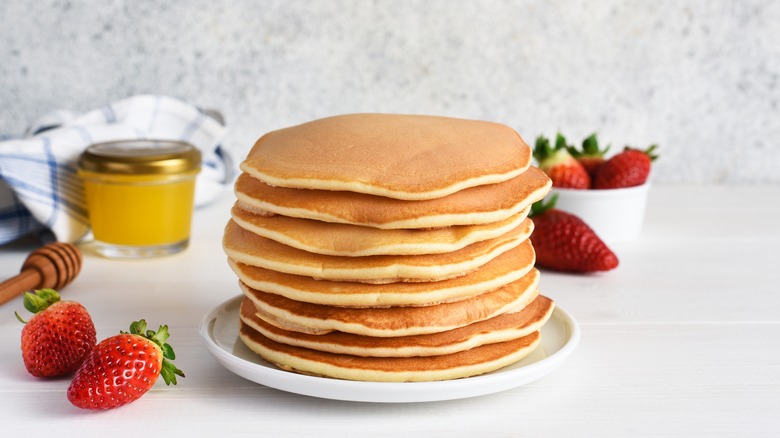 pancakes with strawberries 