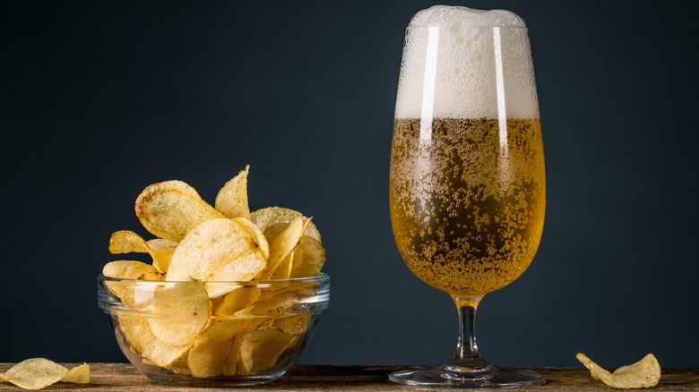 Blonde ale with bowl of potato chips