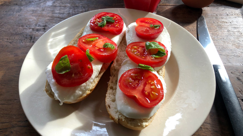 tomato sandwich