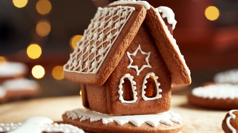 small gingerbread house