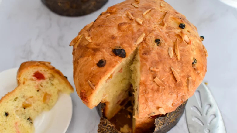 sliced panettone