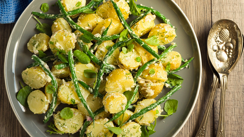 Potato salad with green breans