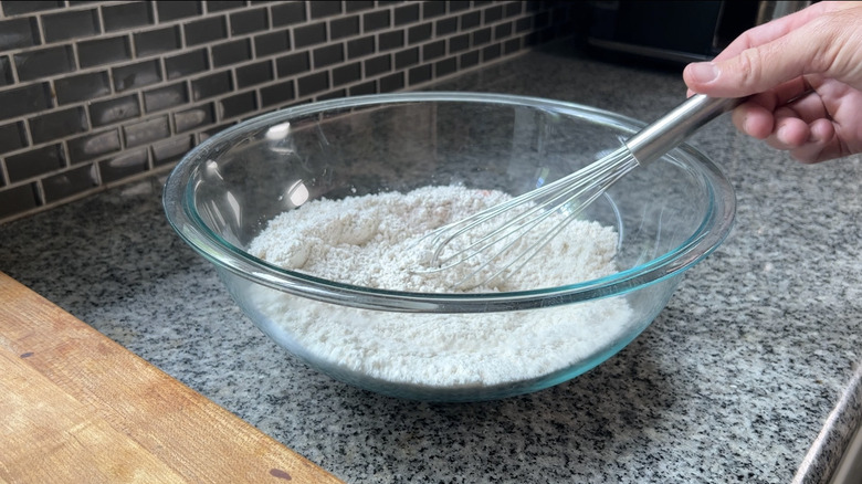 whisk dry ingredients in bowl