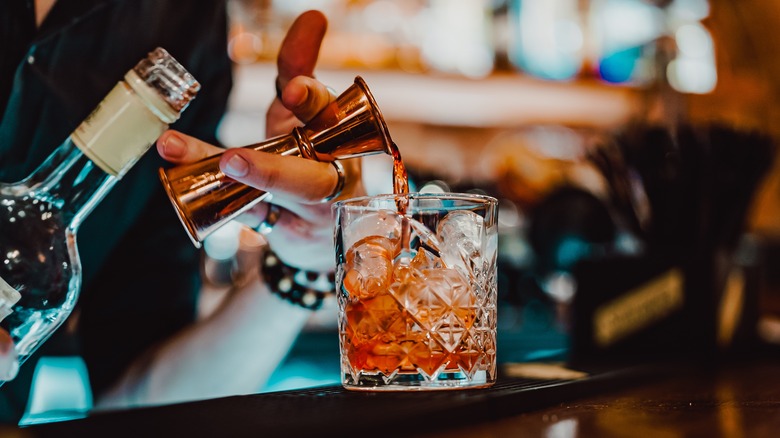 Bartender making a Negroni