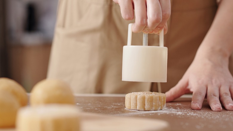 Asian bakery mooncake making mold