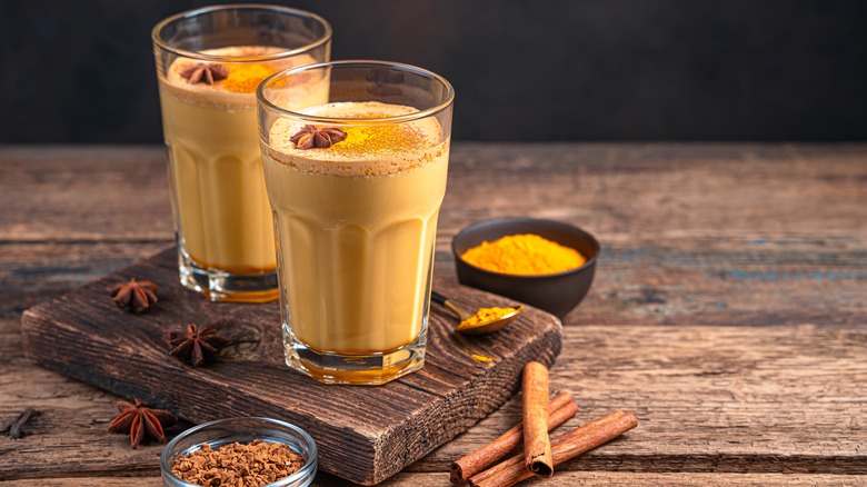 turmeric coffees in glasses 