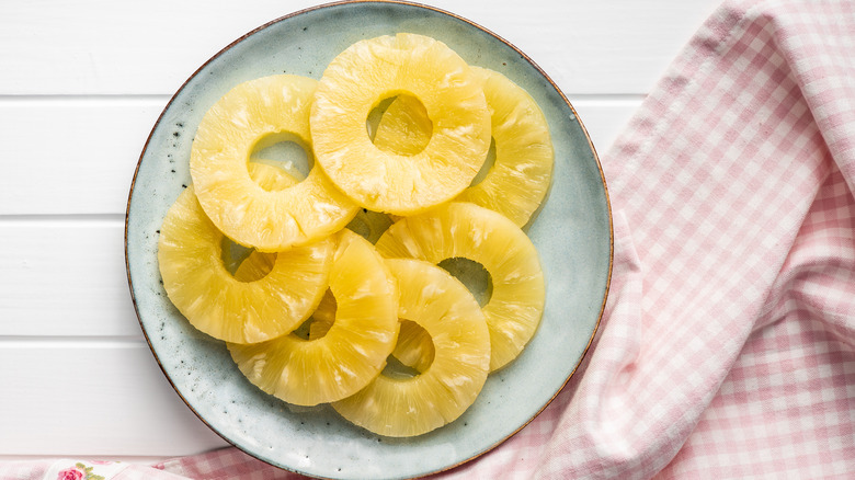 sliced pineapple on plate