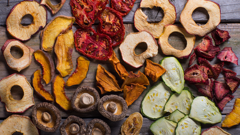 Dehydrated dried vegetables and fruits 