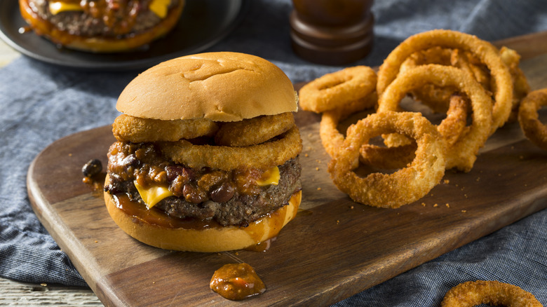 Chili burger and onion rings