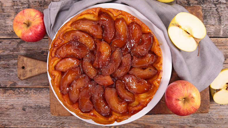 unsliced tarte tatin with apples