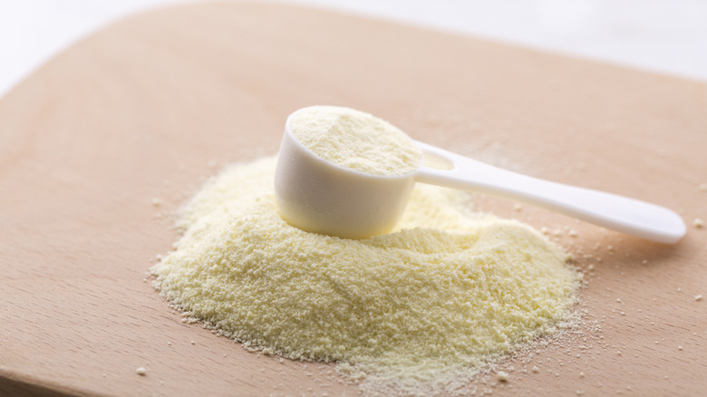 milk powder and measuring spoon