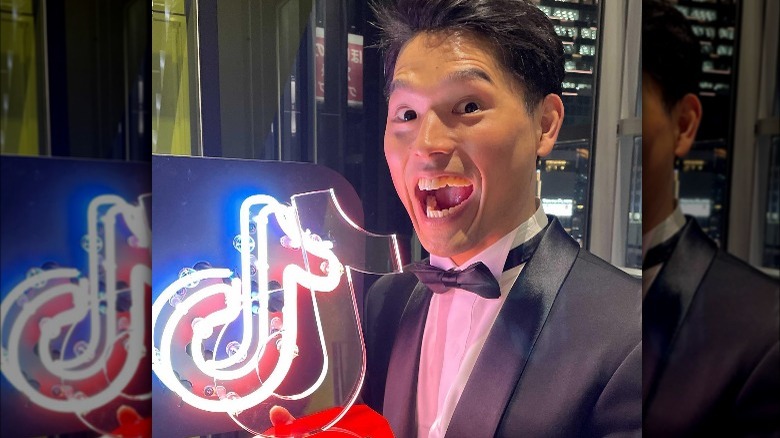 Bayashi holding TikTok award