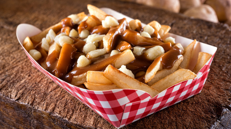 poutine in paper basket