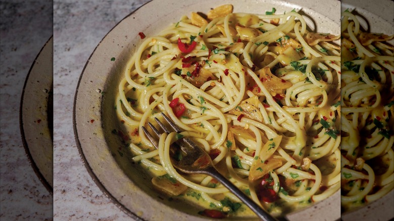 Aglio e olio pasta ready to eat