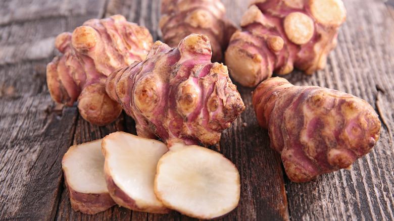 whole and sliced Jerusalem artichokes