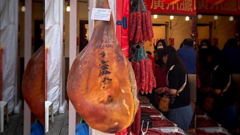 Jinhua ham on display