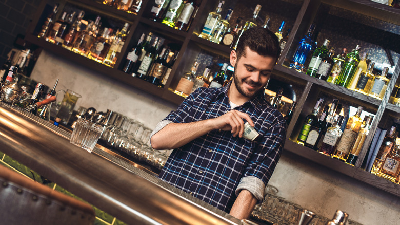 Bartender pocketing tips