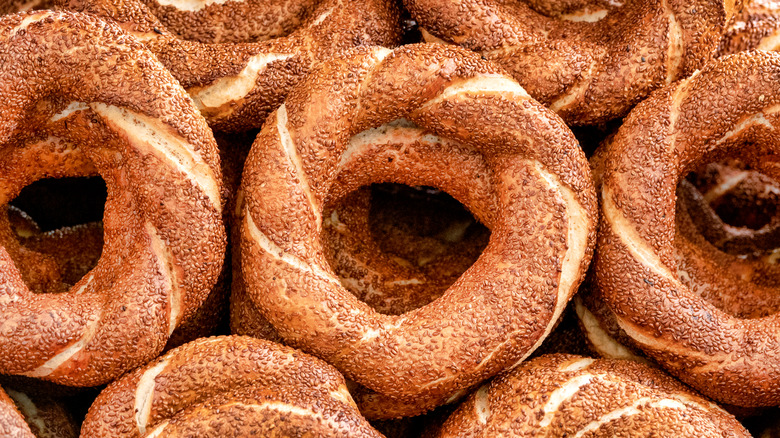 stack of twisted ka'ak with sesame coating