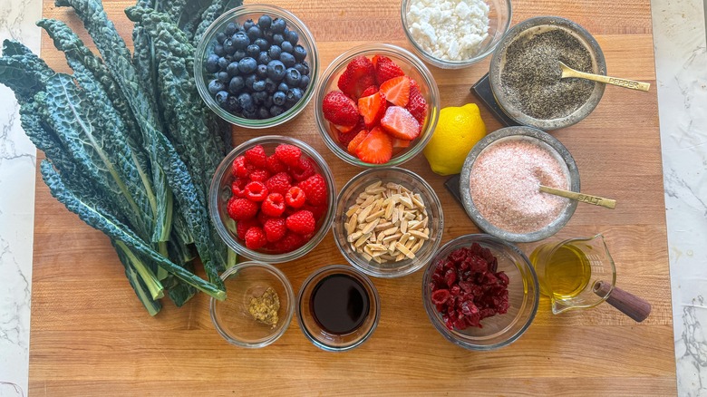 kale and berry salad ingredients