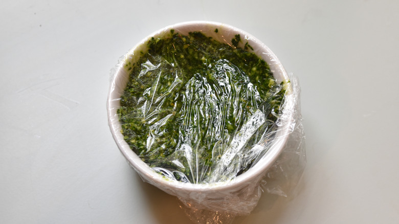 pesto in bowl