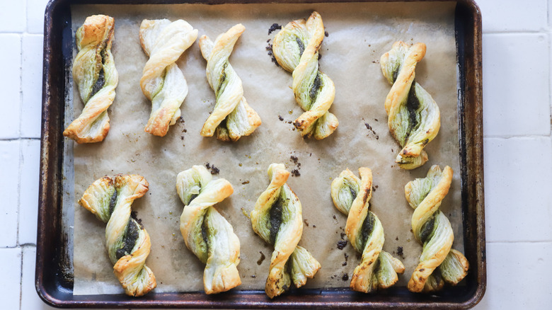 Baked pesto pastry twists