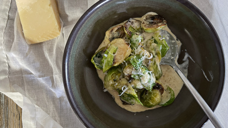 Brussels sprouts in cream sauce