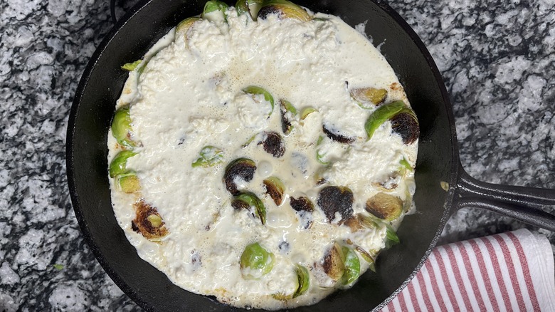 Brussels sprouts in cream sauce